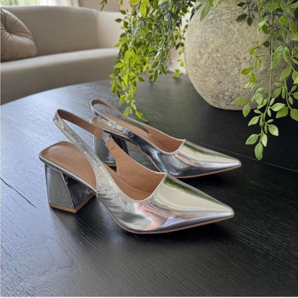 Silver slingback block
Heels